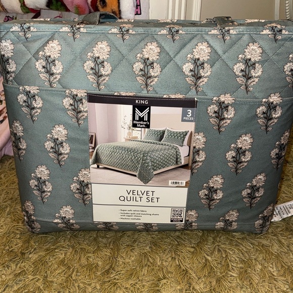 Member's Mark Other - Mainstays Velvet Quilt Set - Green and White Floral